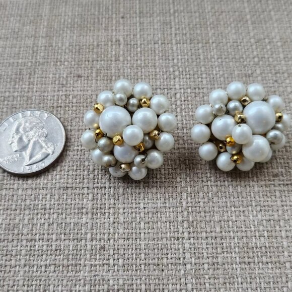 Made in Japan Earrings White Beads Vintage Earrings Round Clip On Stud Earrings - Picture 5 of 12